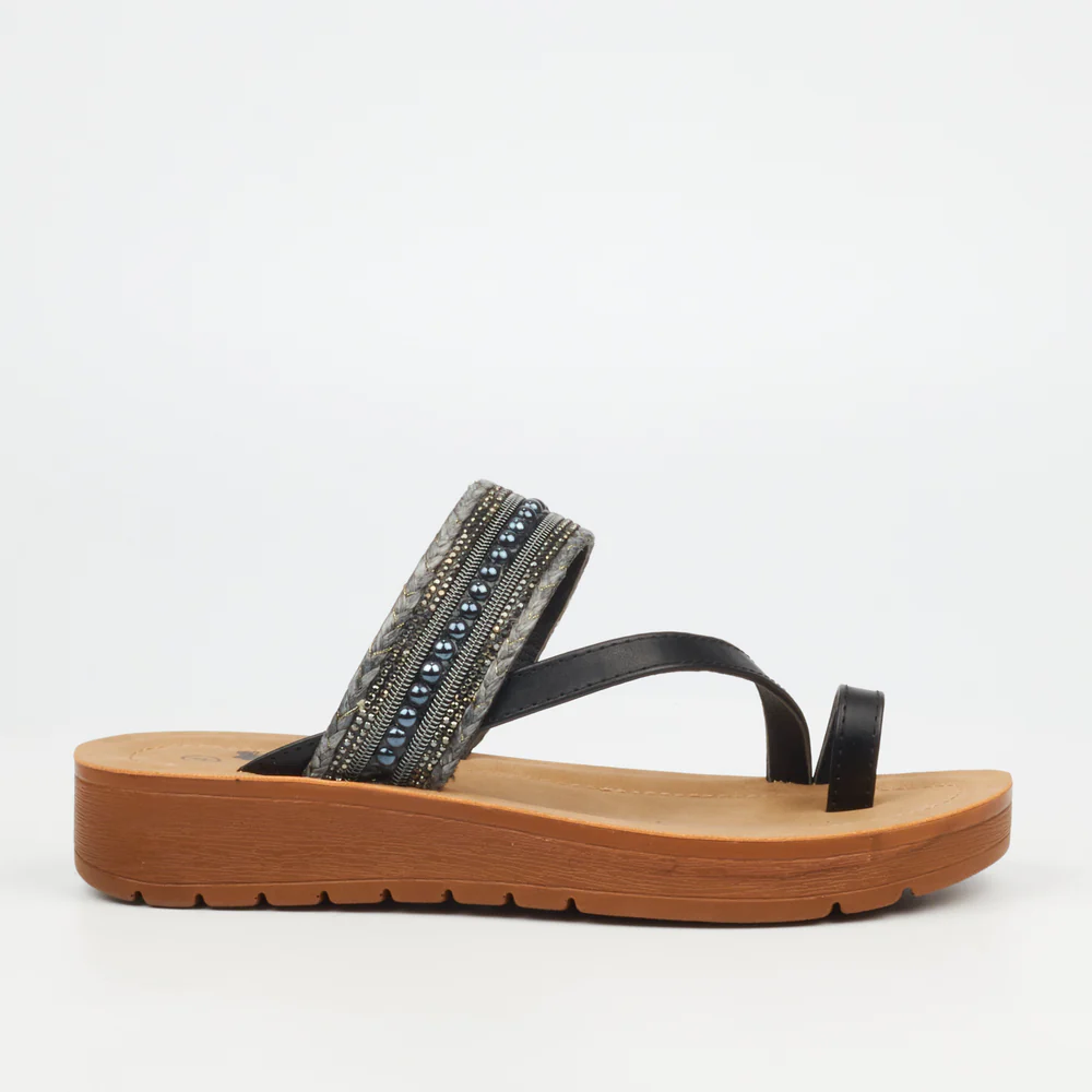 Butterfly Feet Xara 5 4008 Black Faux Leather Embellilshed Flat Sandals | ChicShoetique