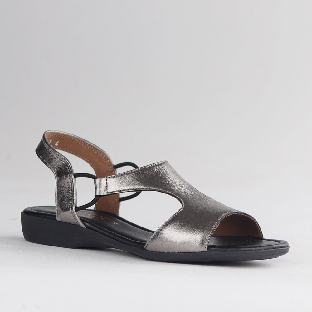 Froggie 12104 4076 Pewter T-Bar Flat Leather Sandal | ChicShoetique