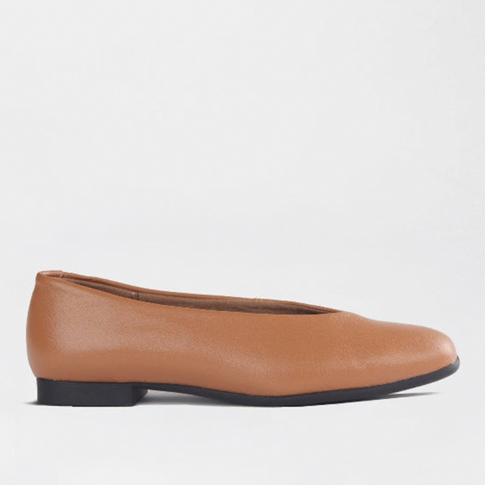 Froggie 13004 6112 Tan women's flat leather pump | ChicShoetique